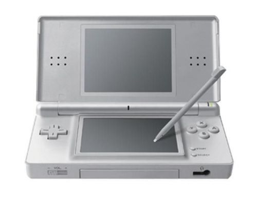 Фото №1 - Nintendo DS Handheld Console (Silver) R4+ карта памяти с играми Б.У.