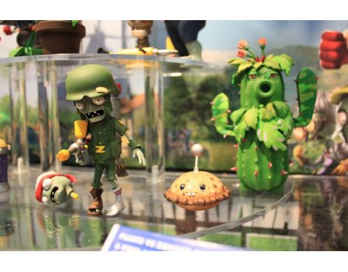 Фото №3 - Plants vs. Zombies Garden Warfare PS4 английская версия