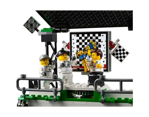 Фото №2 - LEGO Speed Champions MERCEDES AMG PETRONAS FORMULA ONE 75883