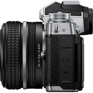 Беззеркальный фотоаппарат Nikon Z fc Body (VOA090AE)